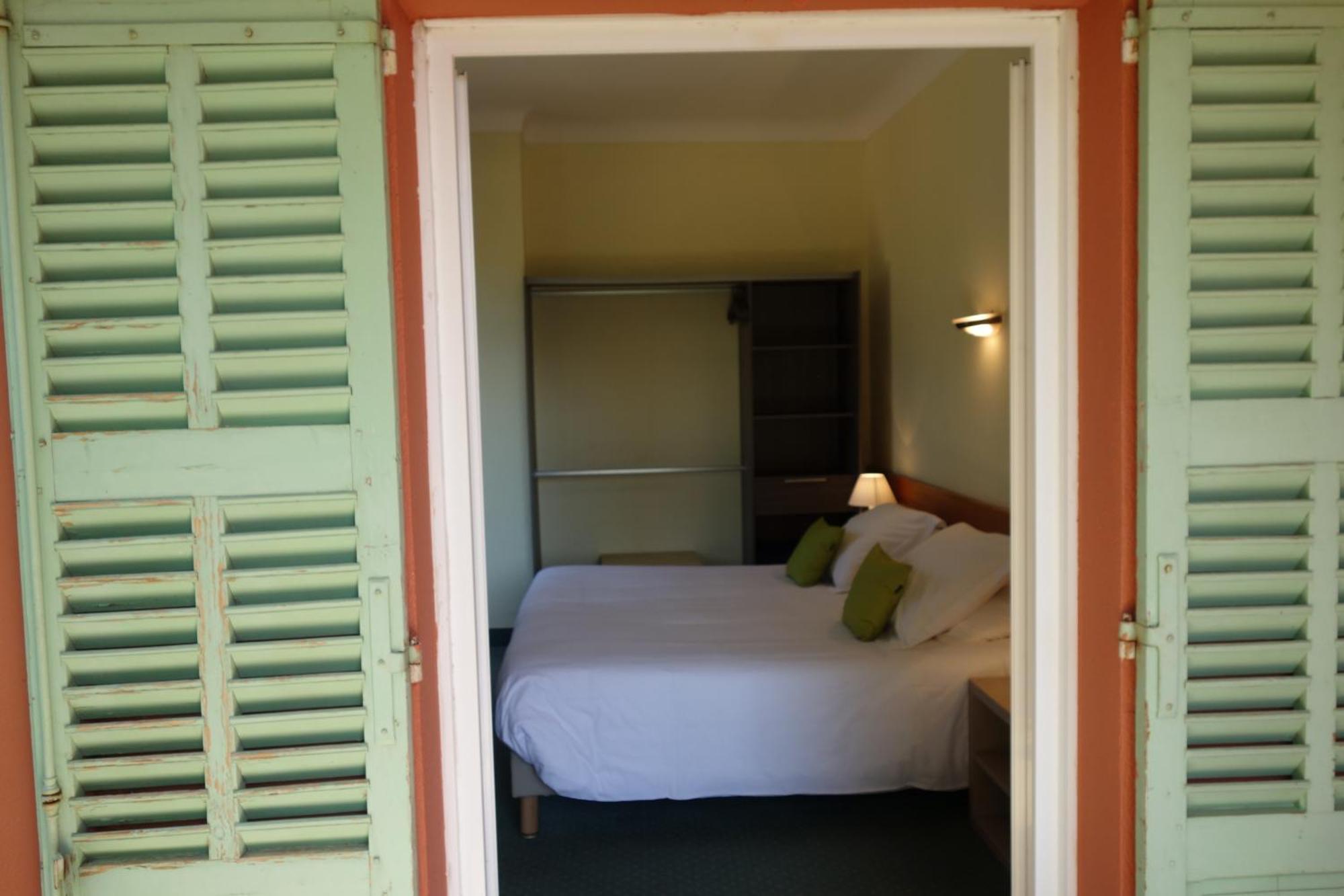 Hotel Le Prejoly Saint-Vallier-de-Thiey Zimmer foto